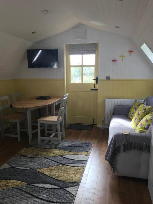 Bumble Bee Cottage Plymouth Exterior photo